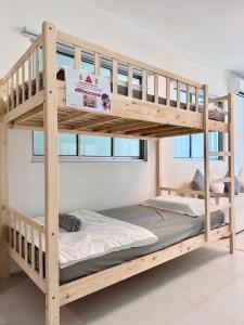 Ένα ή περισσότερα κρεβάτια σε δωμάτιο στο N13-05 MetroCity Square Condominium - 3R2B - 8 Pax