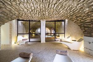 Ένα ή περισσότερα κρεβάτια σε δωμάτιο στο Hôtel du Golf +58 φωτογραφίες