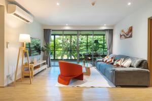 Χώρος καθιστικού στο Beachside Residences 3 BR apartment by NLA