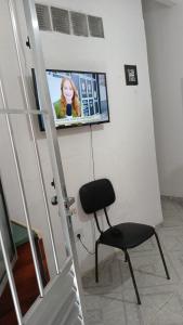 Et tv og/eller underholdning på Suítes Da Lady