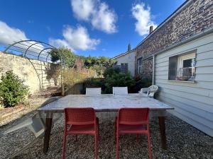 Το κτήριο όπου στεγάζεται  η παραθεριστική κατοικία