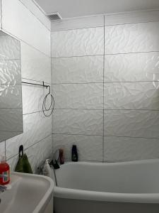 Ένα μπάνιο στο Lily +14 φωτογραφίες