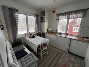 Η κουζίνα ή μικρή κουζίνα στο Lily