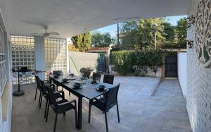 En terrasse eller udendørsområde på Casa Viena Vilafortuny