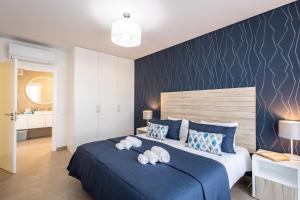 En eller flere senge i et værelse på Villa Mariana + 32 billeder