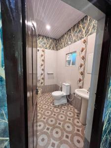 Un baño de Plumeria Resort Coorg