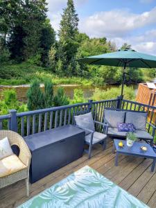 Zahrada ubytování The HIVE on the river bank