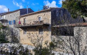 Το κτήριο όπου στεγάζεται  η παραθεριστική κατοικία