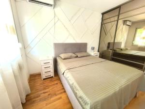 Ένα ή περισσότερα κρεβάτια σε δωμάτιο στο Luxury apartment Podgorica