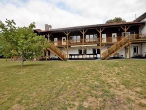 Κήπος έξω από το Spacious Apartment in Boddin with Garden