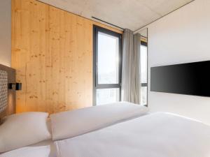 Ліжко або ліжка в номері B&B HOTEL Liechtenstein-Eschen