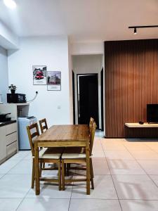 Η κουζίνα ή μικρή κουζίνα στο High Floor sea view 12 pax 3BR luxury suites b29