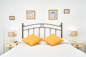 Кровать или кровати в номере Vistas al mar - La Herradura +25 фотографий