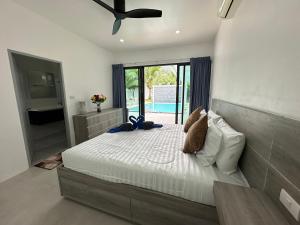 Postel nebo postele na pokoji v ubytování Maret Pool Villa Samui มะเร็ต พูลวิลล่า สมุย