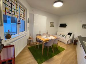 Μια τηλεόραση ή/και κέντρο ψυχαγωγίας στο The Clock house