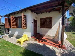 Το κτήριο όπου στεγάζεται  η παραθεριστική κατοικία