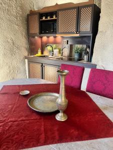 Nhà bếp/bếp nhỏ tại Sirocave Barlang szobák