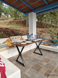 Μπαλκόνι ή βεράντα στο The Rudraksh Villa - Farmers Deck