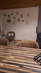 a living room with two couches and stars on the wall at La tête dans les étoiles - Appartement climatisé - 2 Chambres in Ruffec