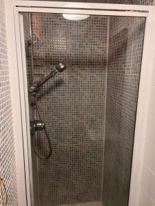 Ένα μπάνιο στο Regent Hotel