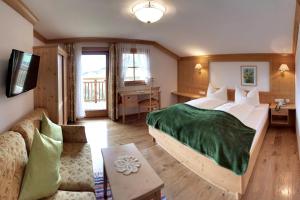 Ένα ή περισσότερα κρεβάτια σε δωμάτιο στο Hotel Schöne Aussicht