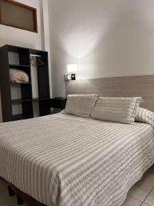 Ένα ή περισσότερα κρεβάτια σε δωμάτιο στο Alquiler en San Rafael