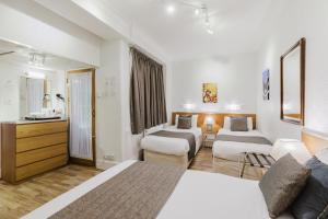 Postel nebo postele na pokoji v ubytování The Chapter Hotels - Falcon Hotel