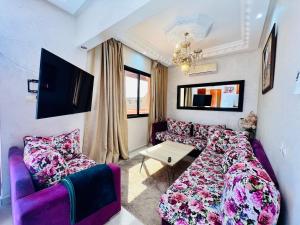 Телевизор и/или развлекательный центр в Cycas Family aparts 1 ch salon parking