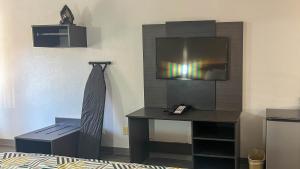 TV/trung tâm giải trí tại Studio 6 Spindale, NC Forest City