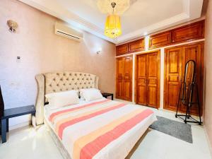 Кровать или кровати в номере Cycas Family aparts 1 ch salon parking