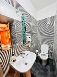 Ванная комната в Cycas Family aparts 1 ch salon parking +11 фотографий