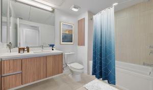 Ένα μπάνιο στο Revere +12 φωτογραφίες