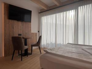 TV a/nebo společenská místnost v ubytování Liz Hotel & Apartments