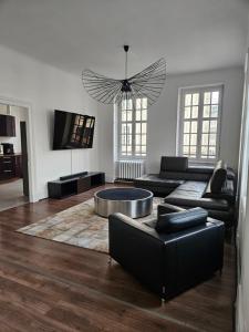 a living room with a couch and a table at Grand appartement de 140m2 en plein centre-ville in Strasbourg