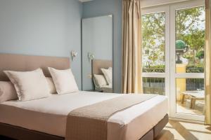 Ένα ή περισσότερα κρεβάτια σε δωμάτιο στο BYPILLOW Villa Lorena Adults Recommended +29 φωτογραφίες