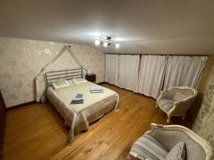 En eller flere senge i et værelse på Refuge Champêtre - Piscine intérieure - Détente + 19 billeder