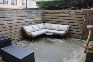 Khu vực ghế ngồi tại Maison Côte - Moderne Studio met Privé Tuin, Nabij Strand & Circuit