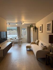 Khu vực ghế ngồi tại Maison Côte - Moderne Studio met Privé Tuin, Nabij Strand & Circuit