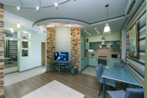 Η κουζίνα ή μικρή κουζίνα στο One bedroom, Luxury, 13 Khreshchatyk str, Maidan