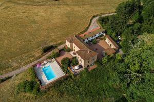 Thizy-les-BourgsDomaine de Courcenay的带游泳池的房子的鸟瞰图