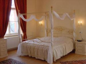 Postel nebo postele na pokoji v ubytování Schlosshotel Rühstädt Garni - Natur & Erholung an der Elbe