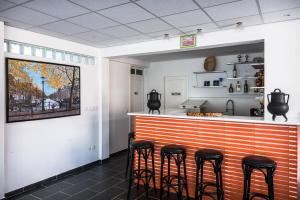 a bar with black stools in a restaurant at Hotel Miranda & Miranda in Ponta do Sol