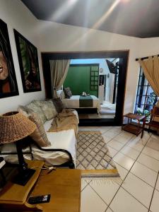 Posezení v ubytování Hello Sunshine Self Catering Studio Apartments