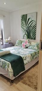 Ένα ή περισσότερα κρεβάτια σε δωμάτιο στο Waybury Cottage - a cozy home from home !