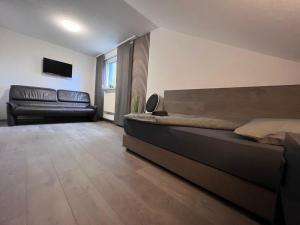 Posezení v ubytování Monteurhaus in Hemer - Gemeinschaftsnutzung Küche und Bad