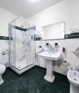 Ванна кімната в Hotel Leon D´Oro