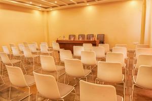 Οι επιχειρηματικές εγκαταστάσεις ή/και οι αίθουσες συνεδριάσεων στο Royal Jungle Villas