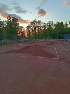 Εγκαταστάσεις για τένις ή/και σκουός στο Archipelago House With Sea View Near Ronneby ή εκεί κοντά