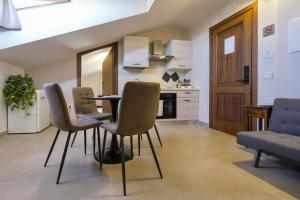 Kuchyň nebo kuchyňský kout v ubytování Domus Fabia - Rooms & Apartments + 22 fotografií