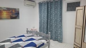 Ένα ή περισσότερα κρεβάτια σε δωμάτιο στο PEREYBER BUNGALOW No 3